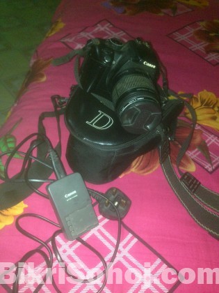 Canon 350d dslr with 18-55 zoom lens